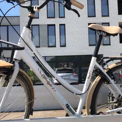 Damesfiets wit norta met beige zadel Wit, como reportado por Fietsdepot Diepenbeek utilizando o iLost