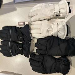Gloves Zwart & Wit, as reported by Van der Valk Hotel Amsterdam-Amstel using iLost