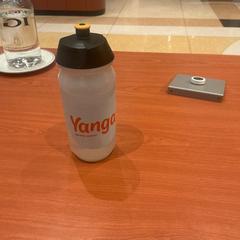 Bidon Doorzichtig, gisa salatu by Hotel Theater FIGI iLost erabiliz