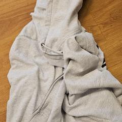 Hoodie, como reportado por GVB utilizando o iLost