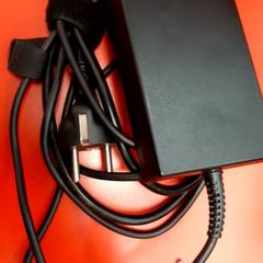 Cargador de laptop, ha sido reportado por UvA REC con iLost