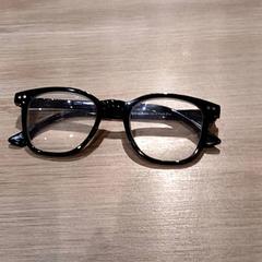 Gafas Zwart, ha sido reportado por Van der Valk Hotel Vianen con iLost