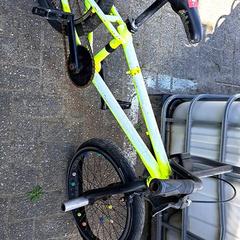 Fiets BMX Geel, zoals gemeld door Gemeente Landgraaf met iLost