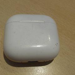 Caixa para airpods case, como reportado por Walibi Holland utilizando o iLost