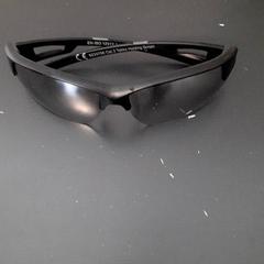 Gafas de sol, ha sido reportado por Qbuzz servicepunt  Emmen con iLost