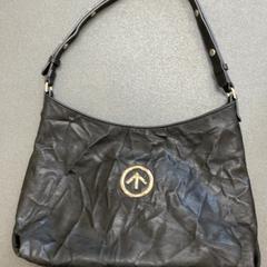 Kabelka Leder schwarz, jak nahlášeno Schönbrunn "Group Center" pomocí iLost