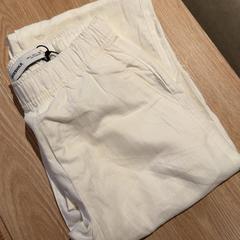 Witte bershka broek Linnen, zoals gemeld door Van der Valk Hotel Eindhoven - Best met iLost