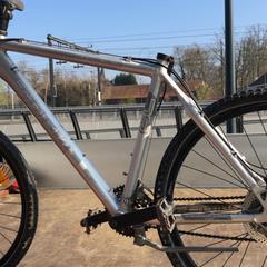 Bici da uomo Zilverkleurige mountainbike, come riportato da Fietsdepot Diepenbeek utilizzando iLost