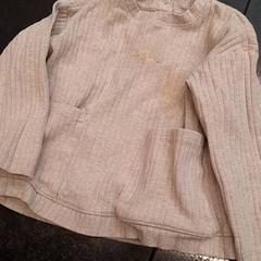 Sweter dziecięcy, zgłoszono przez Rotterdam The Hague Airport przy użyciu iLost