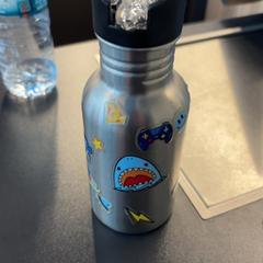 Water bottle Metaal met stickers, as reported by Pathé Amsterdam Noord using iLost