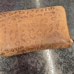 Portemonnee, zoals gemeld door Rotterdam The Hague Airport met iLost