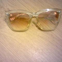 Gafas de sol, ha sido reportado por Bobbejaanland con iLost