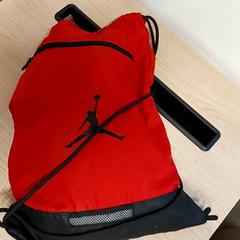 Poltsa Turnkledij, gisa salatu by Regio Limburg - Leuven iLost erabiliz