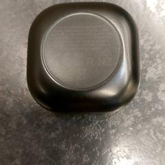 Auriculares sen fíos, segundo informou Rotterdam The Hague Airport usando iLost