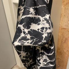 Giacca Zwart witte jas, come riportato da IKEA Utrecht utilizzando iLost