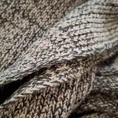 Sciarpa echarpe grise, come riportato da IKEA Rouen Tourville-La-Rivière utilizzando iLost