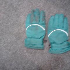 Guanti, come riportato da SnowWorld Landgraaf utilizzando iLost