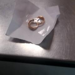 Earrings, as reported by IKEA Matosinhos using iLost