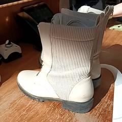 Stivali, come riportato da BOAT&CO utilizzando iLost