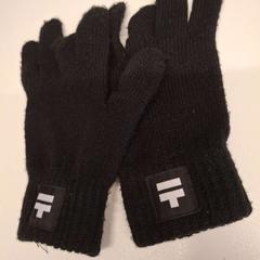 Gants Zwart, a été signalé par Centraal magazijn utilisant iLost