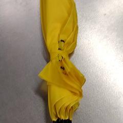 Paraugas Geel, segundo informou IKEA Utrecht usando iLost