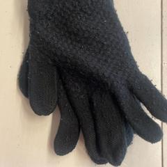 Handschoenen, zoals gemeld door Loveland ADE | Mediahaven & Theater Amsterdam met iLost