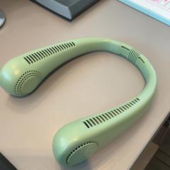Neck cooler Green, gemeldet von MEININGER Hotel Amsterdam Amstel über iLost