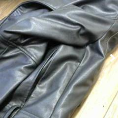 Skórzany płaszcz Samantha, zgłoszono przez Walibi Holland przy użyciu iLost