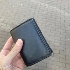 Zwarte portemonnee, som rapportert til iLost