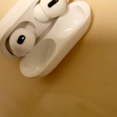 Auricolari senza fili, come riportato da Mövenpick Hotel Amsterdam City Centre utilizzando iLost