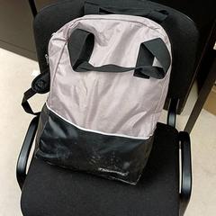 Hátizsák, amint azt Qbuzz GD Groningen Peizerweg az iLost segítségével jelentette.