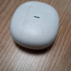 Aurikularretarako euskarria Witte case zonder oortjes, gisa salatu by Transdev Hoeksche Waard Goeree Overflakkee iLost erabiliz