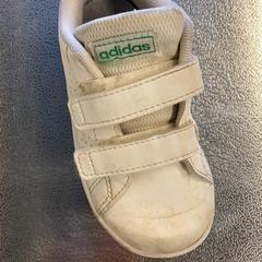 Sapatos, como reportado por IKEA立川 utilizando o iLost