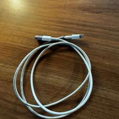 Kargatzeko kablea, gisa salatu by BANKS Antwerp iLost erabiliz