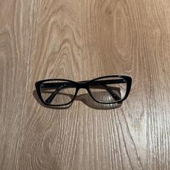 Gafas, ha sido reportado por Van der Valk Hotel Eindhoven - Best con iLost