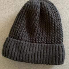 Kšiltovka schwarz, Acryl, jak nahlášeno Schönbrunn "Group Center" pomocí iLost