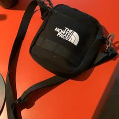 Bolsa Black bag, ha sido reportado por MEININGER Hotel Heidelberg Hauptbahnhof con iLost