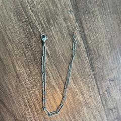 Armbandje, come riportato a iLost