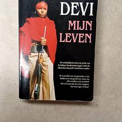 Könyv, amint azt Qbuzz GD Groningen Peizerweg az iLost segítségével jelentette.