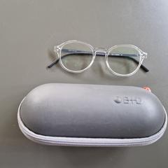 Brillenkoker met bril, gerapporteerd met iLost