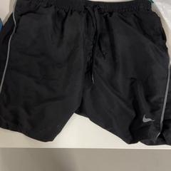 شورت السباحة، كما تم الإبلاغ عنه بواسطة Silver Sands Beach عبر iLost