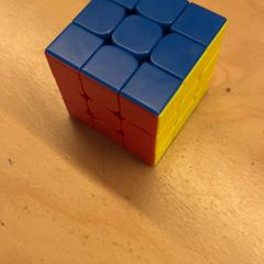Cub de rubik Rubiks, segons ha informat Pathé Utrecht Leidsche Rijn mitjançant iLost
