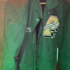 السترة green، كما تم الإبلاغ عنه بواسطة Club Nyx/Exit Café عبر iLost