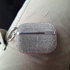 Zilveren airpod case met glitters an iLost gemeldet