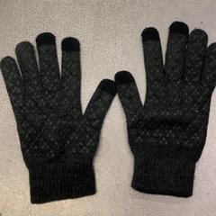 Guanti, come riportato da IKEA Tokyo-Bay utilizzando iLost