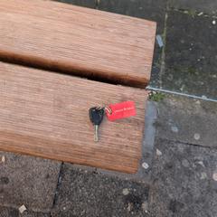Utrecht fiets hanger + sleutel, segundo informou a iLost