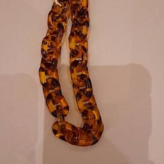 Onderdeel van een telefoonhoesje, iLost를 사용하여 Van der Valk Hotel Schiphol에 보고됨