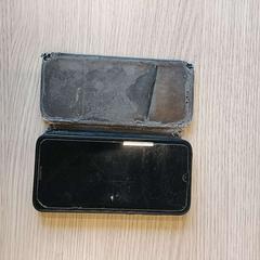 Smartphone zwart met een grijze hoesje Huawei, ha sido reportado por Gemeente Leopoldsburg con iLost