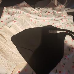 Clothes cherry print suit and2 other pieces, ha sido reportado por Conscious Hotel Vondelpark con iLost