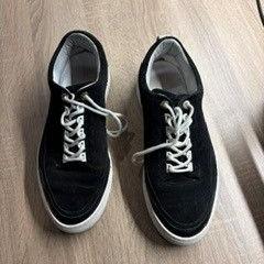Shoe, as reported by Van der Valk Hotel Assen using iLost